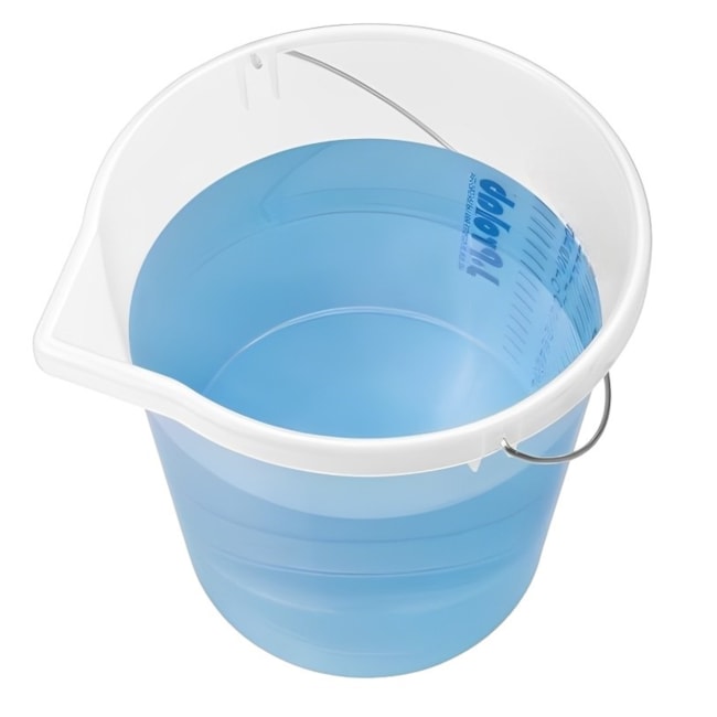 Balde Graduado de Plástico Com Bico 9 Litros-c2057c1a-025f-42e2-bc51-f3aaafd574a3