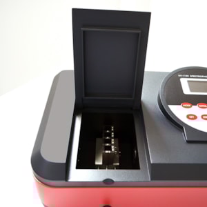 Espectrofotômetro Digital Faixa de 190 a 1100nm UV-VIS Automático e Largura de Banda de 2nm