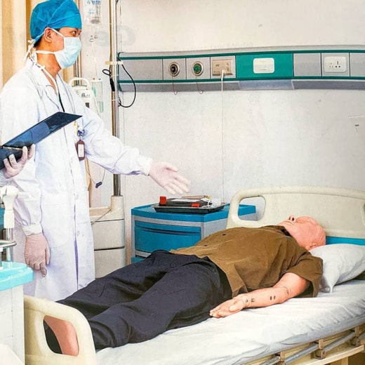 Manequim ACLS de Alta Fidelidade para Treinamento de Habilidades Clínicas Avançadas