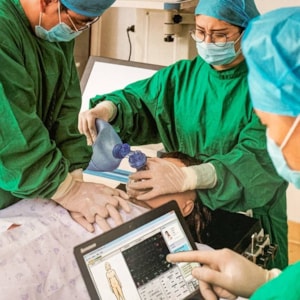 Manequim Parturiente para Treinamento ACLS e Emergências Obstétricas