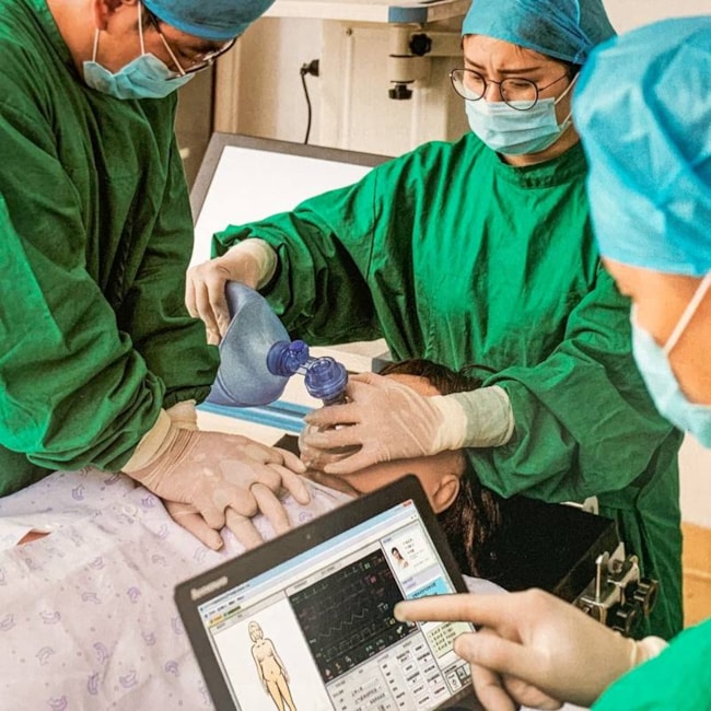 Manequim Parturiente para Treinamento ACLS e Emergências Obstétricas-a811babf-2445-43b1-9efa-8a35c49e0de2