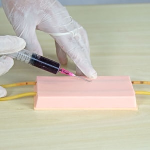 Simulador Básico para Treino de Injeção Endovenosa