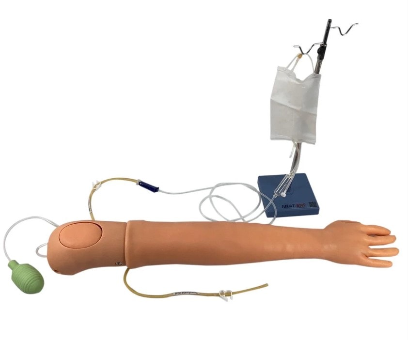 Braço para treino de punção arterial radial com suporte e bolsa de soro